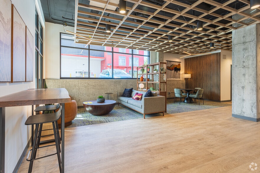 Leasing Office - Elevation 16