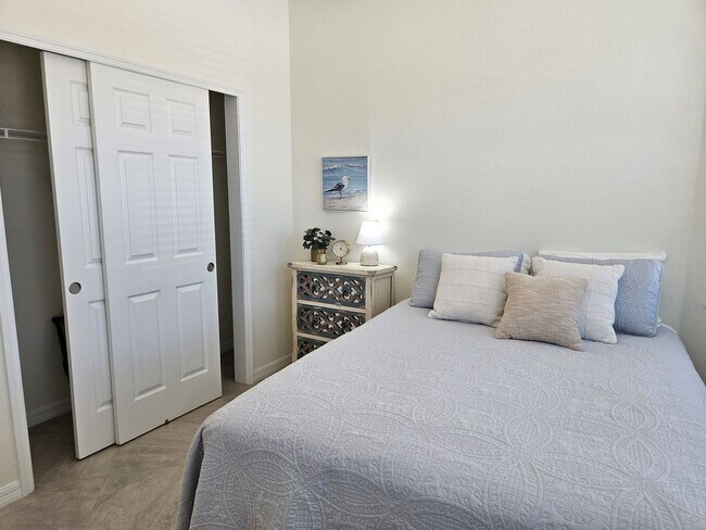 Building Photo - Seasonal Short-Term Sought after Sarasota National (Social Membership) with resort like Amenities!