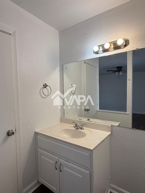 Building Photo - 9418 Shields Dr