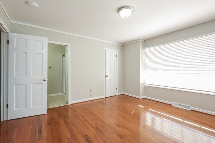 Building Photo - 303 Sherborne Dr