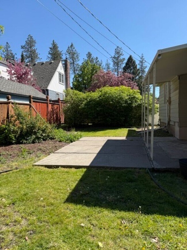 Building Photo - 5 Bedroom 3 Bathroom Southhill Home for Rent