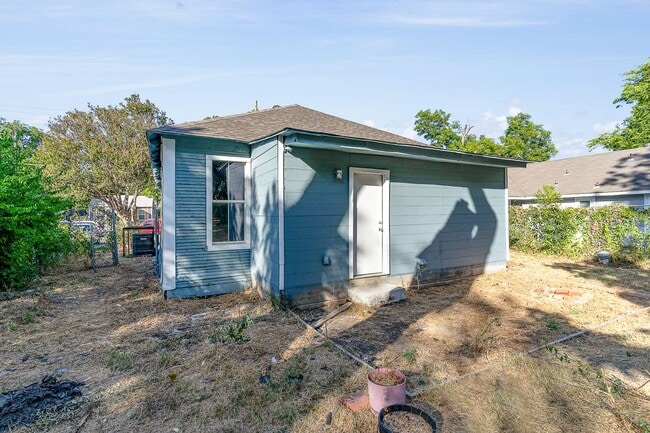 Building Photo - Affordable 4BD/2.5BA house!