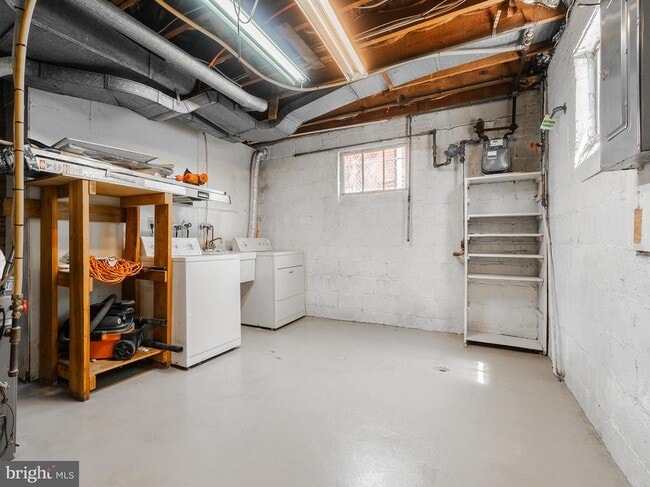 Building Photo - 1226 N Taylor St