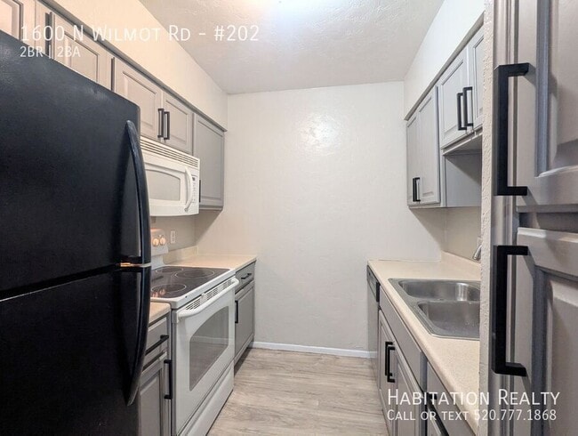 Building Photo - 1600 N Wilmot Rd