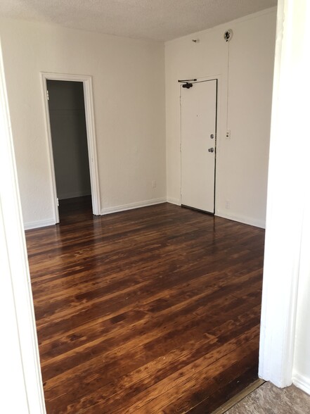 Building Photo - 545 S Hobart Blvd