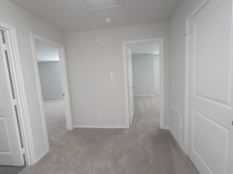 Building Photo - 845 Eagles Nest Dr