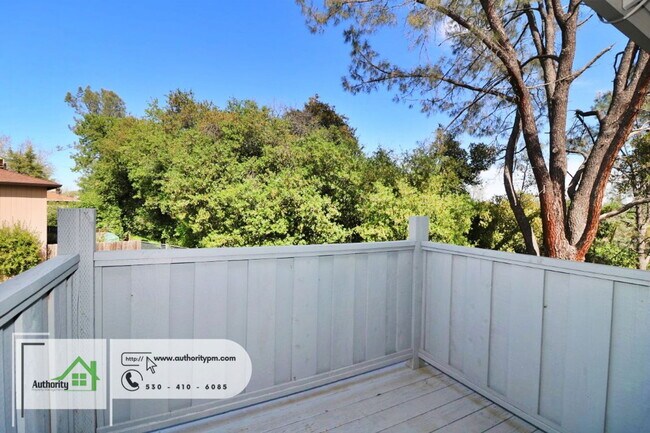 Building Photo - 1553 Bramble Pl