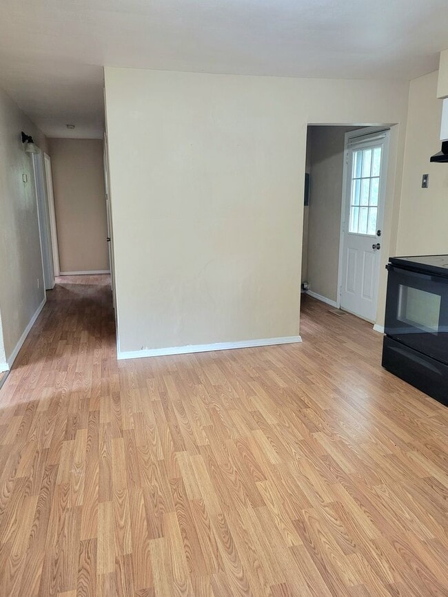 Building Photo - Renovated and Ready to Rent...7 Bradley, P...