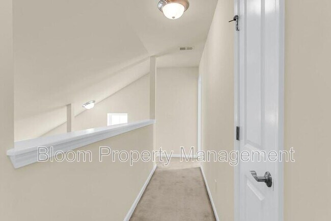 Building Photo - 2649 Lohr Dr