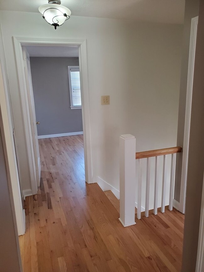 Building Photo - Gorgeous home near Westboro park.