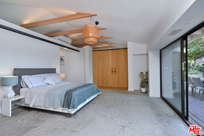 Building Photo - 2145 Linda Flora Dr