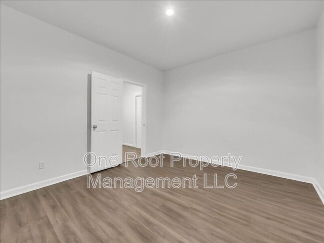Building Photo - 324 N Hardesty