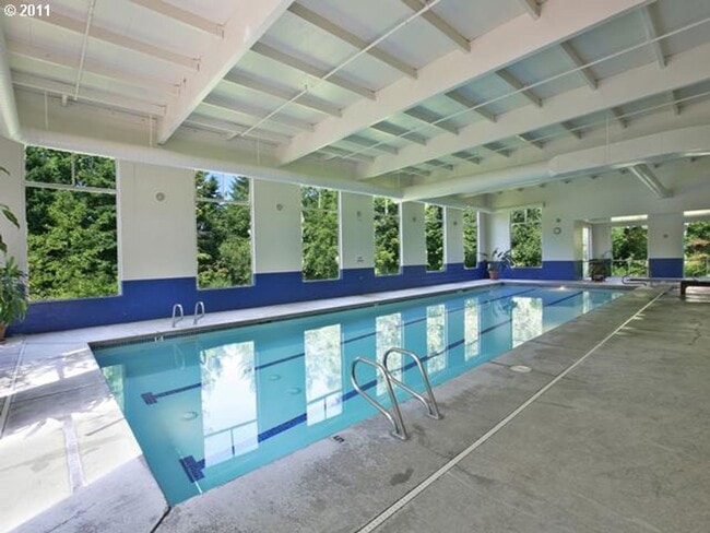 Building Photo - 2 Bedroom Quintet Condo off West Burnside ...