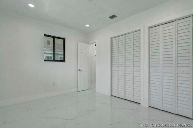 Building Photo - 2301 Alcazar Dr