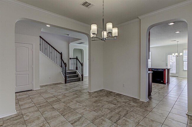 Building Photo - 339 Alamosa Dr