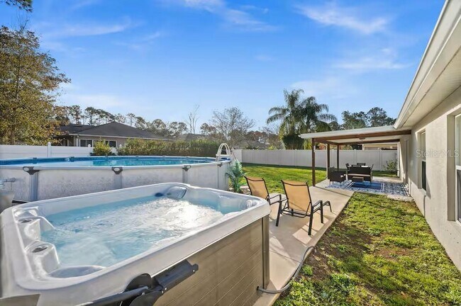 Building Photo - 3 Ryecroft Ln