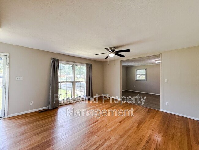 Building Photo - 7220 Ainsley St