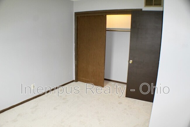 Building Photo - 716 W Light St