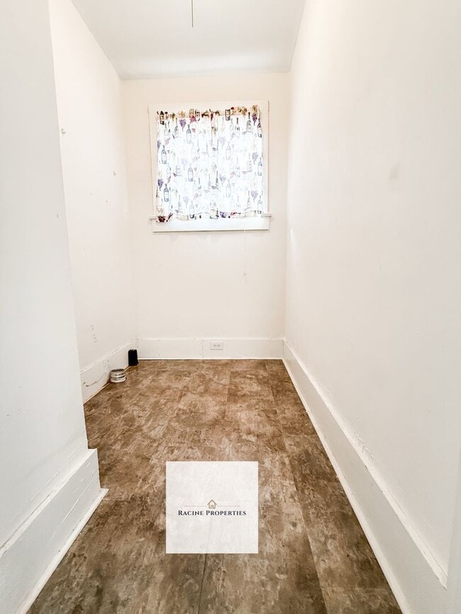 Building Photo - 48 E Main St