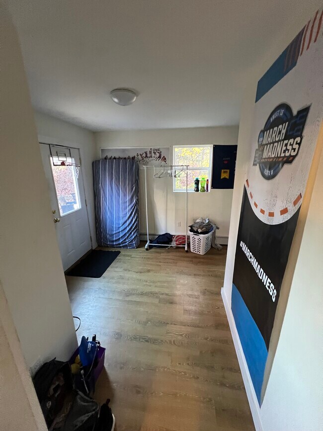 Building Photo - 75 Ridgewood Rd