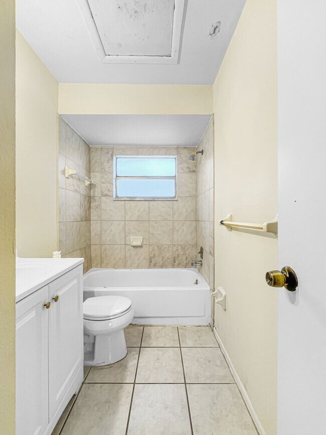 Building Photo - 4624 73rd Ave N