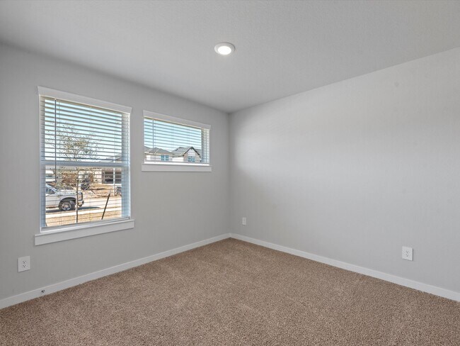 Building Photo - 3335 Silverton Dr