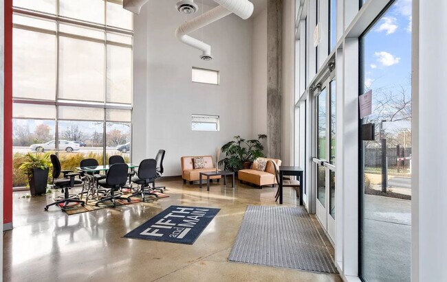 Building Photo - 2115 Yeaman Pl