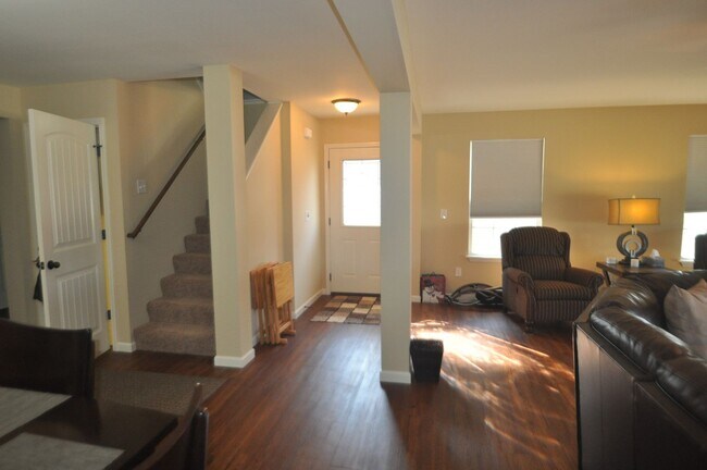 Building Photo - 142 Vineland Pkwy Dr