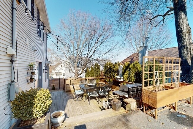 Building Photo - 37 Marivista Ave