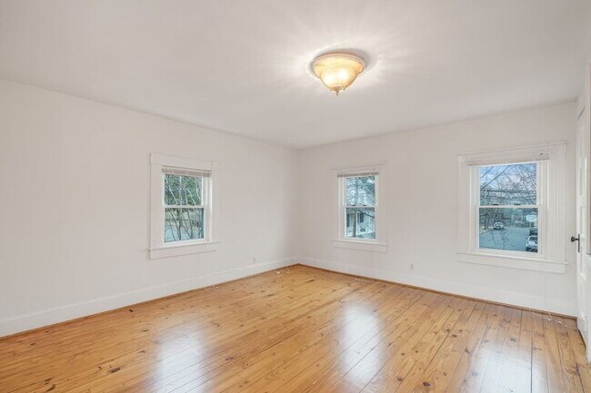 Building Photo - 918 Mercer St