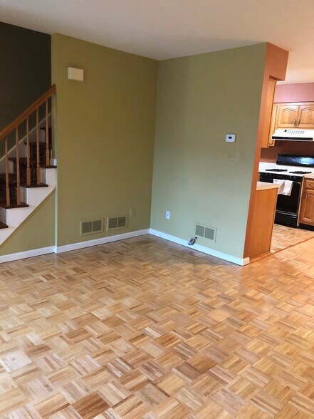 Building Photo - 842 Belmont Dr