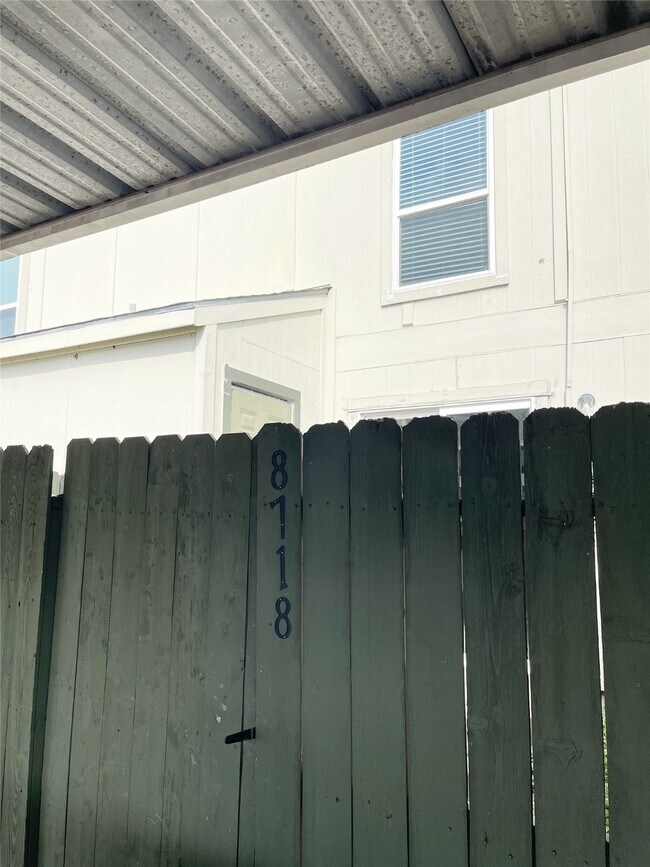 Building Photo - 8718 Victorian Village Dr