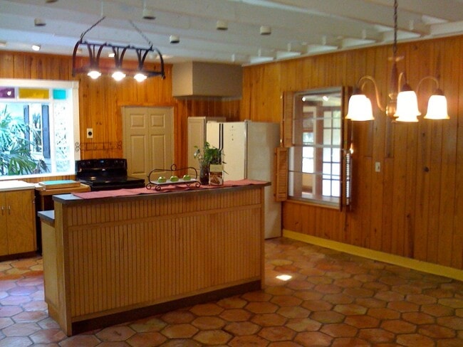 Building Photo - 2053 Carolina Ave