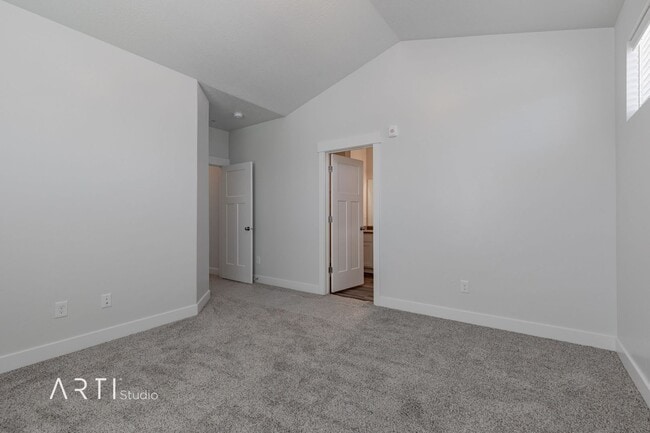 Building Photo - Top-Floor South-Facing Condo in Quail Hill...