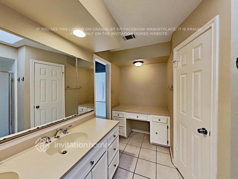 Building Photo - 15019 Seahorse Dr