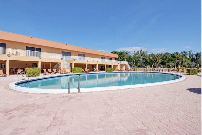Building Photo - 15324 Lakes of Delray Blvd
