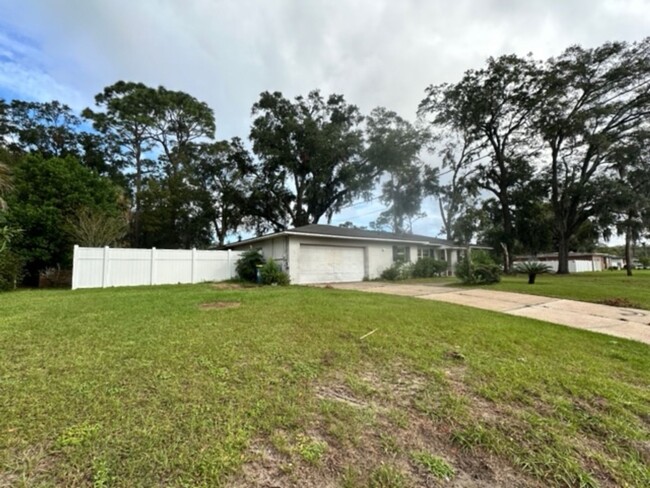 Building Photo - Move Fast on This Extra-Spacious 3-Bedroom...