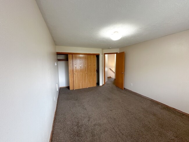 Building Photo - Ridgetop Duplex