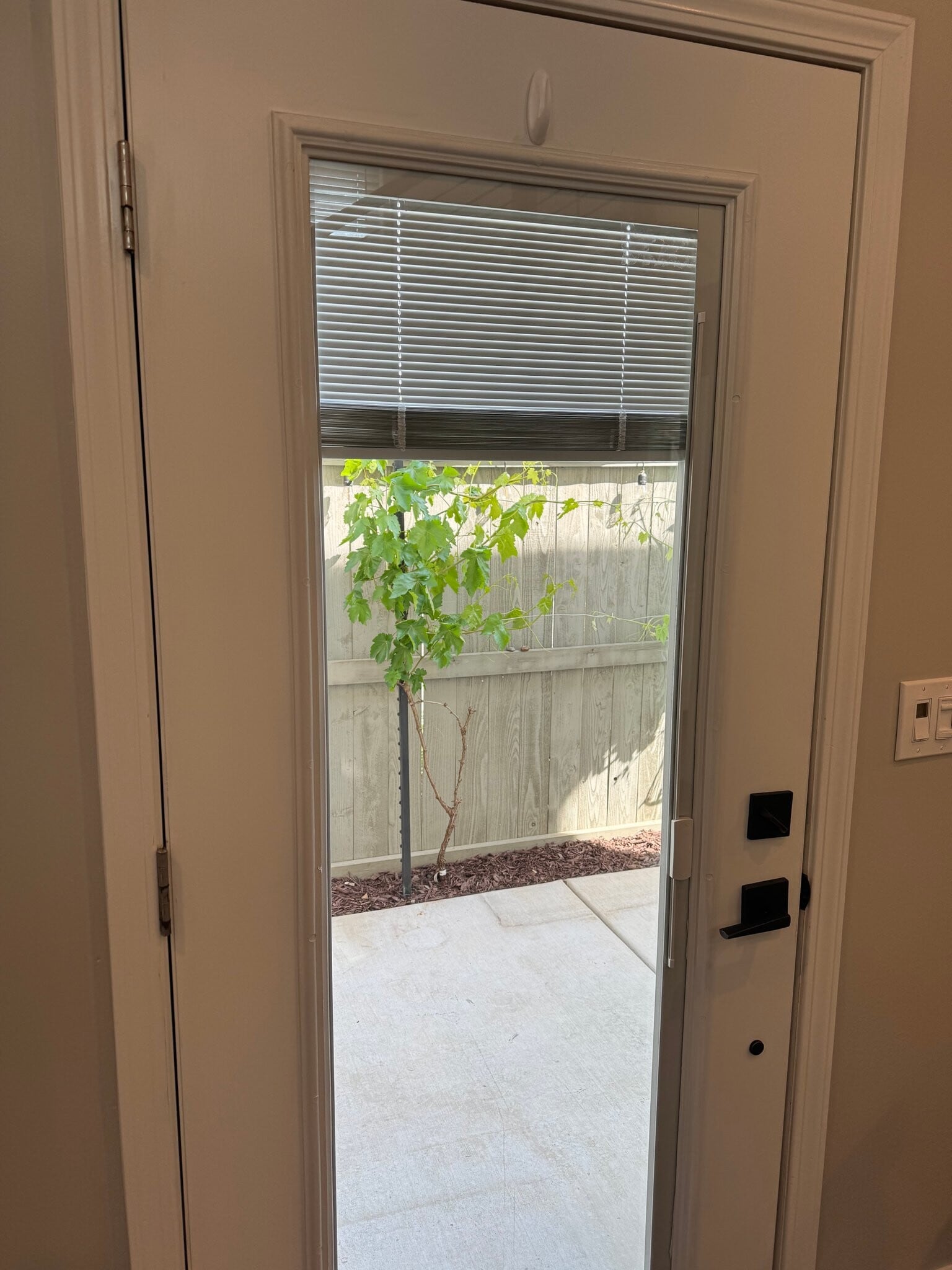 Building Photo - 2216 1/2 Motta St