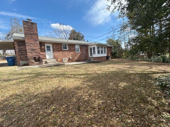 Building Photo - Saluda Gardens Home