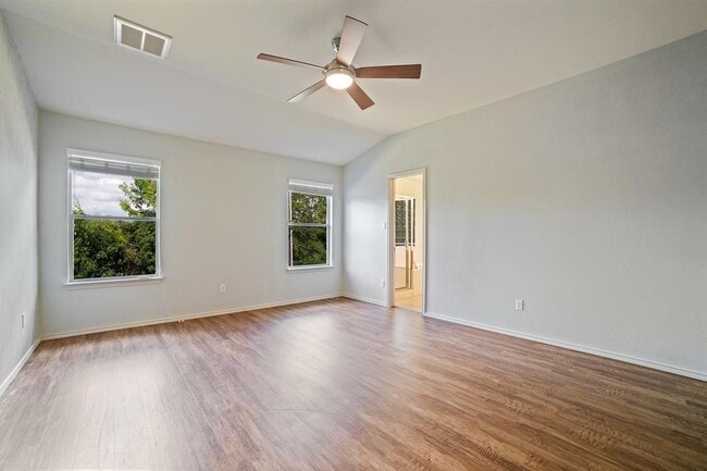 Building Photo - 504 Fort Thomas Pl