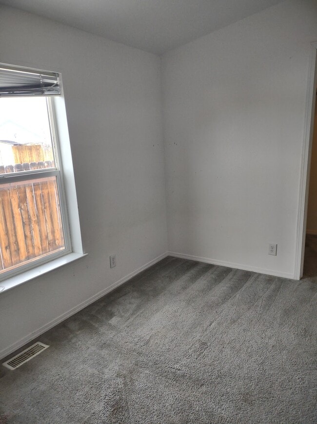 Building Photo - 951 Bonneville St