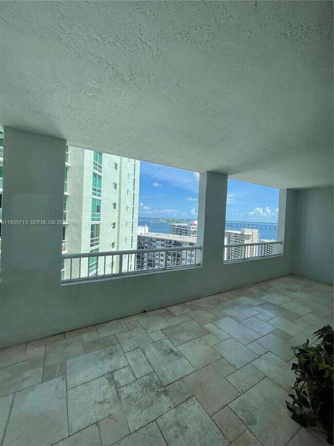 Building Photo - 170 SE 14th St