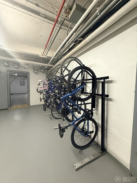 Building Photo - 110 Riverway