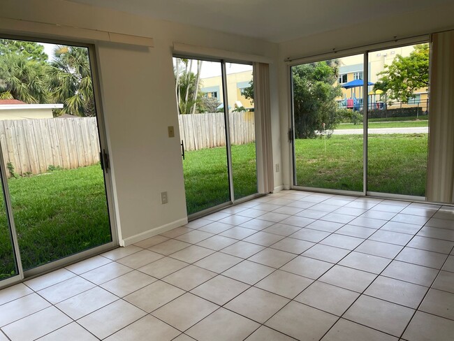 Building Photo - Easy Living in Palm Beach Gardens—Minutes ...
