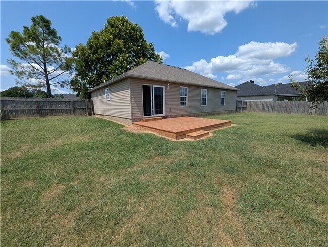 Building Photo - 802 Ash Ct