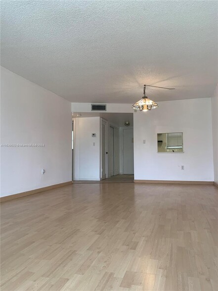 Building Photo - 8435 Sunrise Lakes Blvd