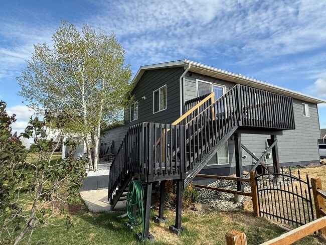 Building Photo - 4 Bedroom 3 Bath Home for Rent