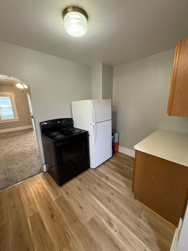 Building Photo - 2-Bed, 1-Bath House for Rent! NO APPLICATI...