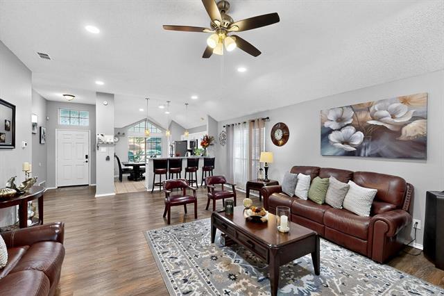 Building Photo - 821 Parkwest Blvd